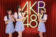 リニューアルオープンしたAKB劇場を訪れたAKB48の第20期生。(c)AKB48