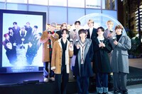 「SNOW LIGHT for LUNÉ」のもとへ訪れた&TEAM。(c)HYBE LABELS JAPAN