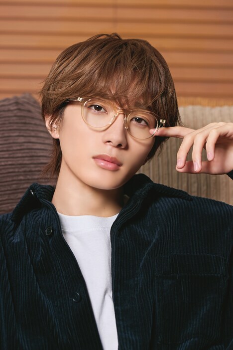 「山中柔太朗カレンダー2025.4-2026.3」スタダ便特典ステッカーに使用される写真。(c)SDP