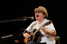 奥田民生「ソロ30周年記念ライブ『59-60』＠両国国技館」より。