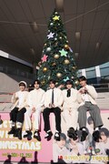 クリスマスツリーとNCT WISH。