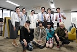 「未恋~かくれぼっちたち~」の現場を表敬訪問したチョーキューメイ。(c)カンテレ