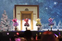 ももいろクローバーZ「ももいろクリスマス2024-HOLY 4D NIGHT-」の様子。(c)キングレコード