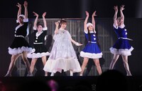 ソロ曲「My Hamburger Boy（浮気なハンバーガーボーイ）」を披露する佐々木彩夏。(c)キングレコード