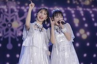 左から玉井詩織、高城れに。(c)キングレコード