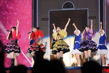 ももいろクローバーZ「ももいろクリスマス2024-HOLY 4D NIGHT-」の様子。(c)キングレコード