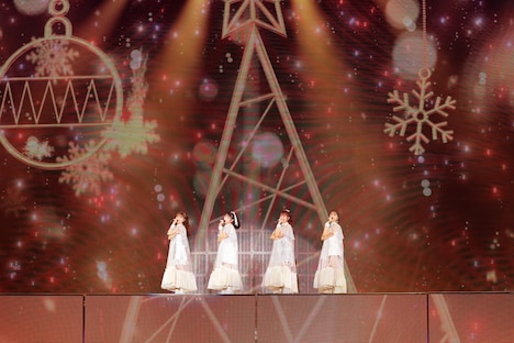 ももいろクローバーZ「ももいろクリスマス2024-HOLY 4D NIGHT-」の様子。(c)キングレコード
