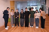 「未恋~かくれぼっちたち~」出演者とリュックと添い寝ごはん。(c)カンテレ