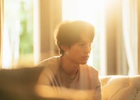 映画「ファーストキス　1ST KISS」のワンシーン。 (c)2025「1ST KISS」製作委員会