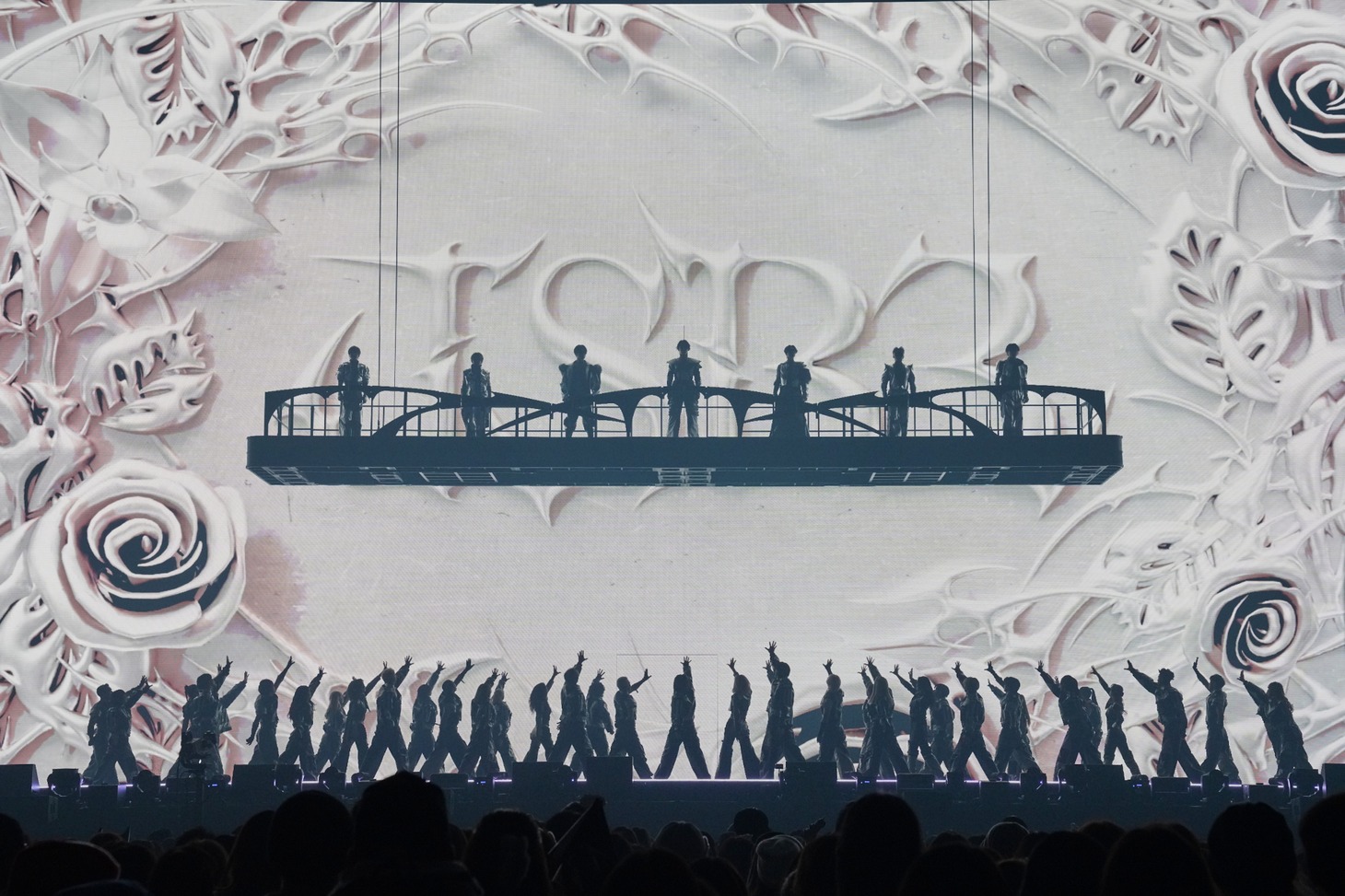 「三代目 J SOUL BROTHERS LIVE TOUR 2024 "ECHOES OF DUALITY"」京セラドーム大阪公演の様子。（写真提供：LDH JAPAN）