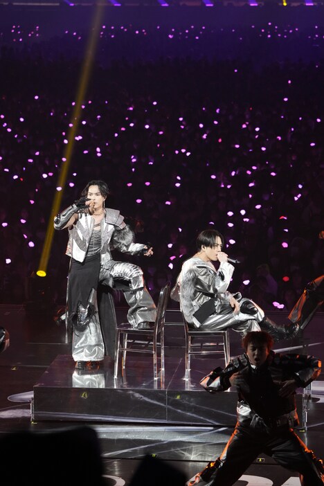 左から今市隆二、ØMI。（写真提供：LDH JAPAN）