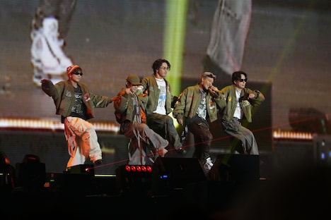 左から岩田剛典、NAOTO、小林直己、ELLY、山下健二郎。（写真提供：LDH JAPAN）