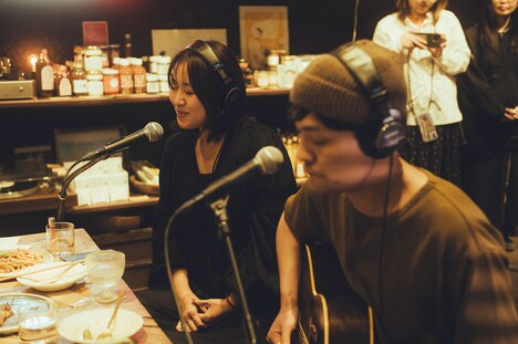 坂本美雨と森山直太朗。(撮影:横山マサト)