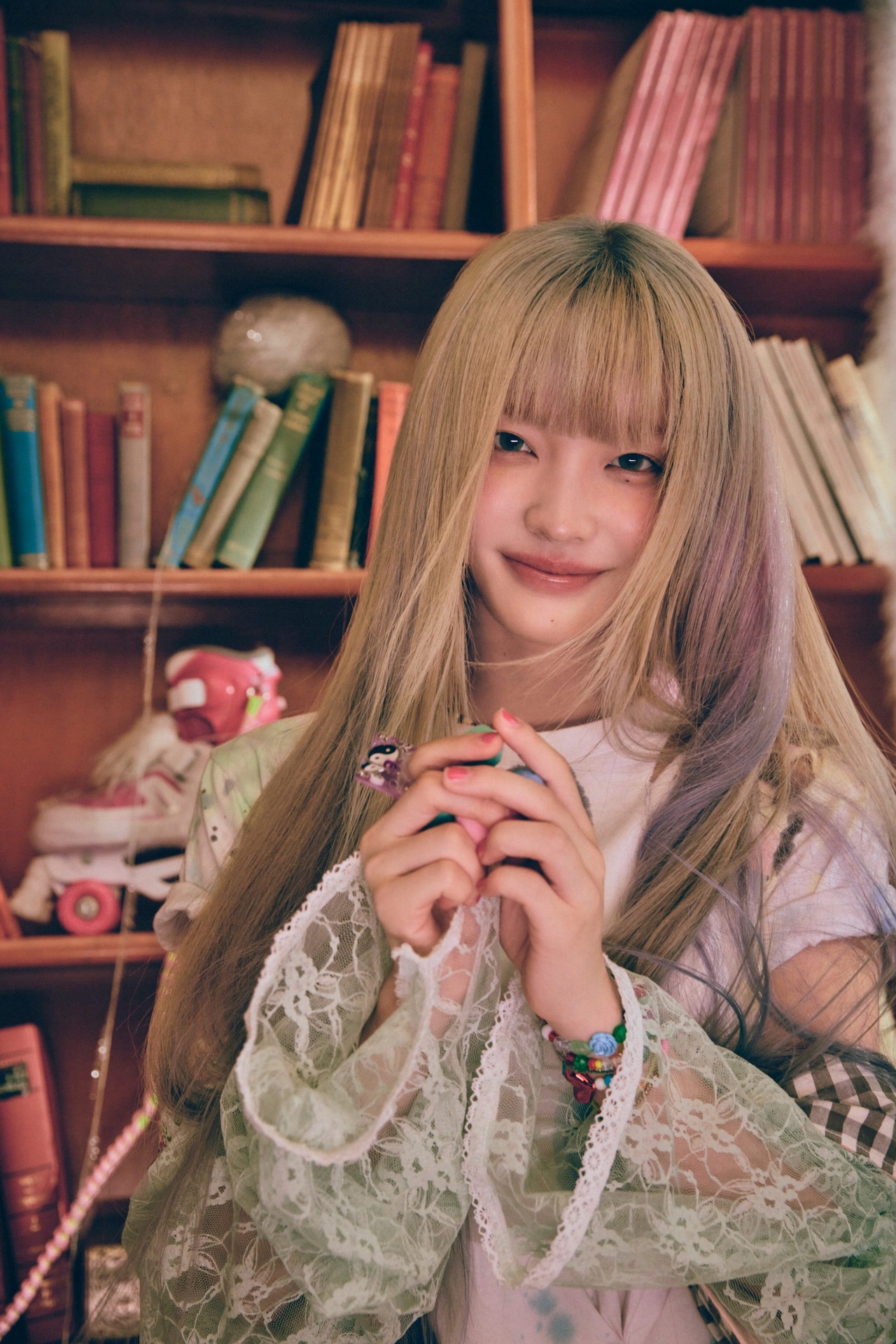 IROHA（ILLIT）©BELIFT LAB - 「紅白」特別企画でミセス大森×ルセラ