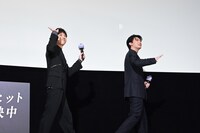 映画「【推しの子】-The Final Act-」の公開記念舞台挨拶を終えた二宮和也（左）、櫻井海音（右）。