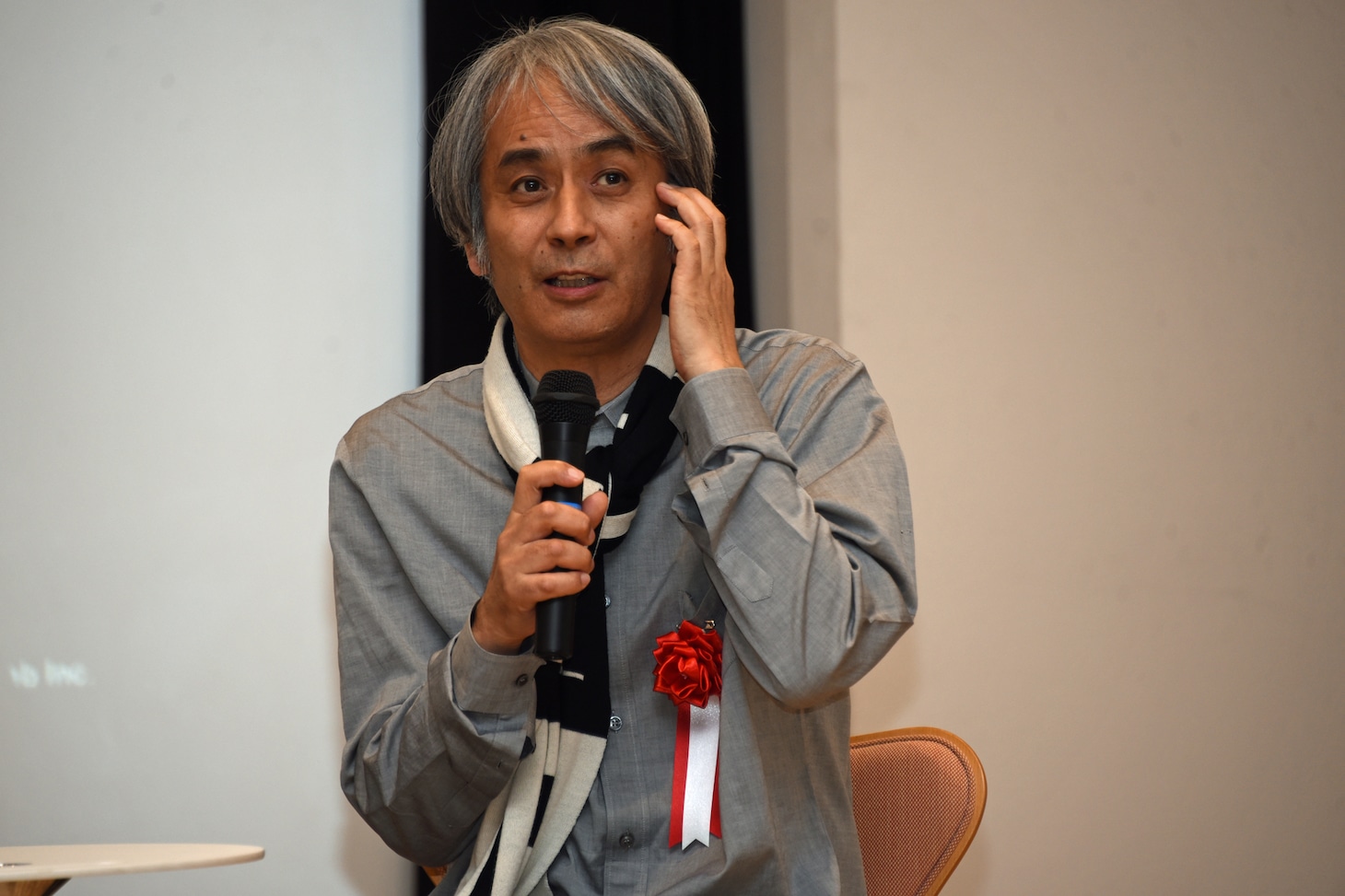 高谷史郎