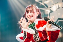 サンタクロースの格好をしたナオ・オブ・ナオ。