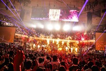 UVERworldのライブの様子。