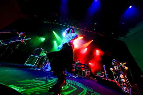 「L'ULTIMO BACIO Anno 24 2024年のドレスコーズ」の様子。（撮影：森好弘）