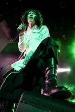 志磨遼平（Vo, G）（撮影：森好弘）