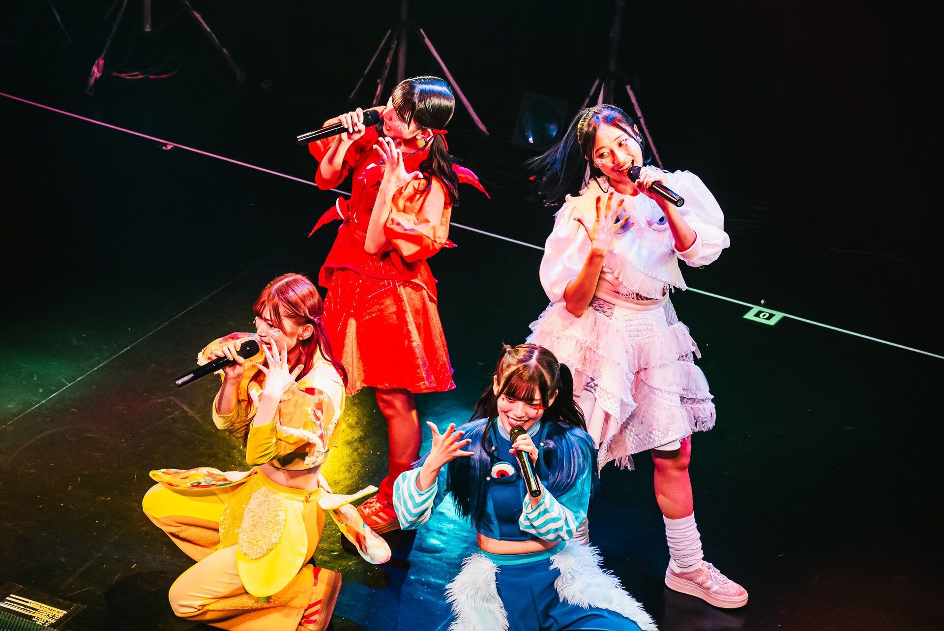 豆柴の大群都内某所 a.k.a. MONSTERIDOL、サンタクロースになった周年