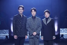 左から甲斐翔真、海宝直人、鳳蘭。(c)フジテレビ