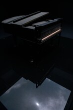 「坂本龍一｜音を視る 時を聴く」東京都現代美術館、2024年　坂本龍一 with 高谷史郎《IS YOUR TIME》2017/2024 ©2024 KAB Inc. 撮影：福永一夫