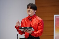 「すぐ死ぬんだけど……」と文句を言いながらもゲームを楽しむ西川貴教。