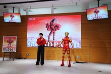 「継」について説明する西川貴教。