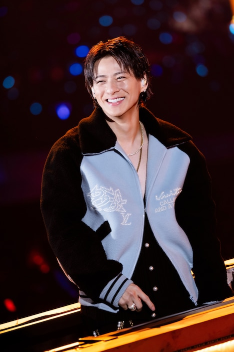 笑顔の平野紫耀。