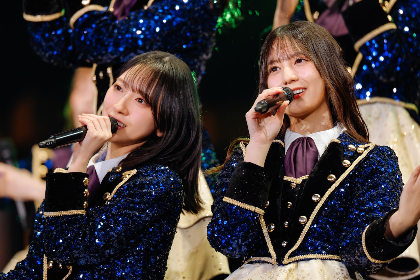 左から金村美玖、小坂菜緒。（撮影：上山陽介）