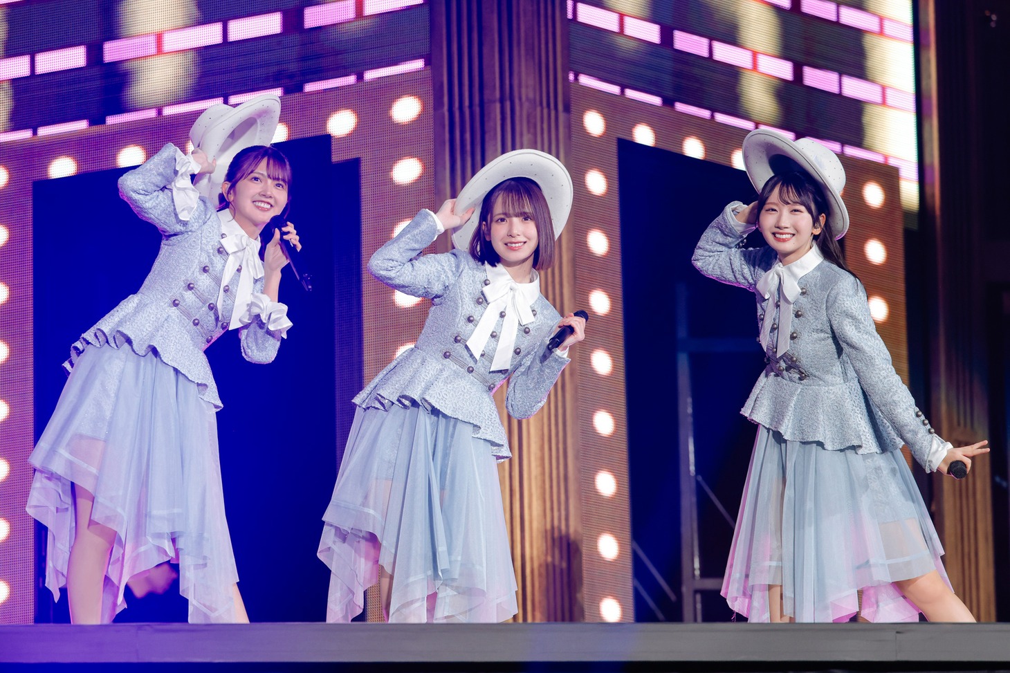 山下葉留花、渡辺莉奈、藤嶌果歩。（撮影：上山陽介）