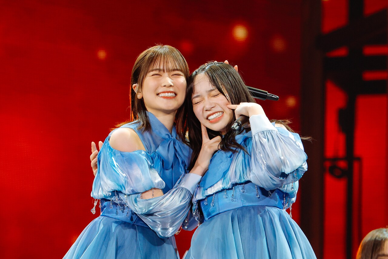 左から丹生明里、山口陽世。（撮影：上山陽介） - 日向坂46が魔法かけ