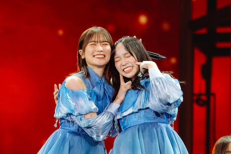 左から丹生明里、山口陽世。（撮影：上山陽介）