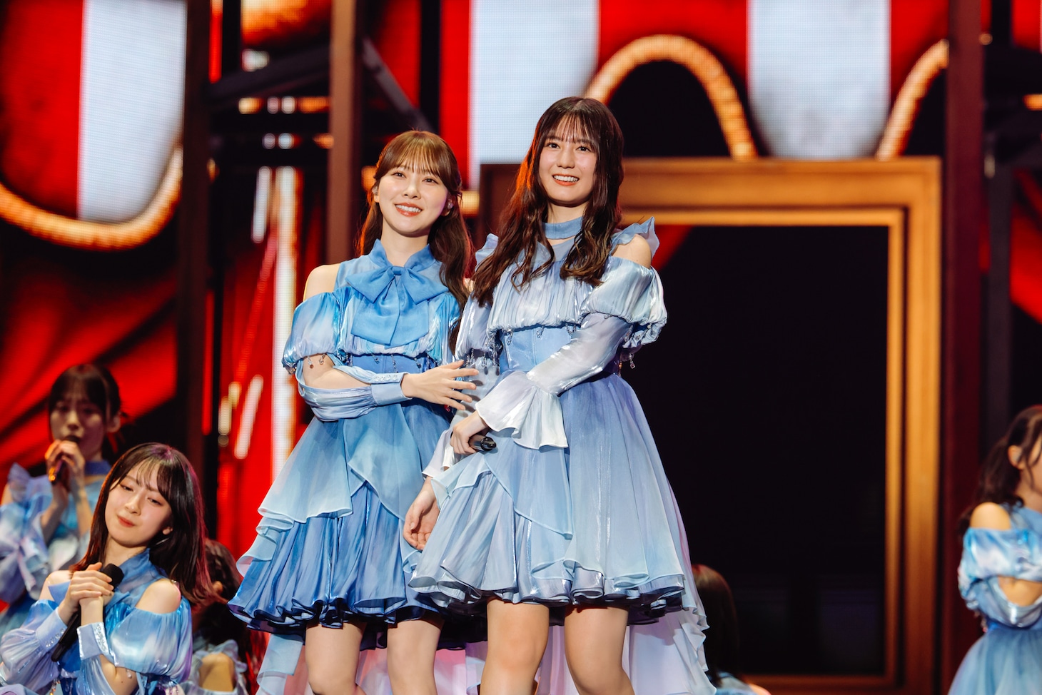 左から加藤史帆、小坂菜緒。（撮影：上山陽介）