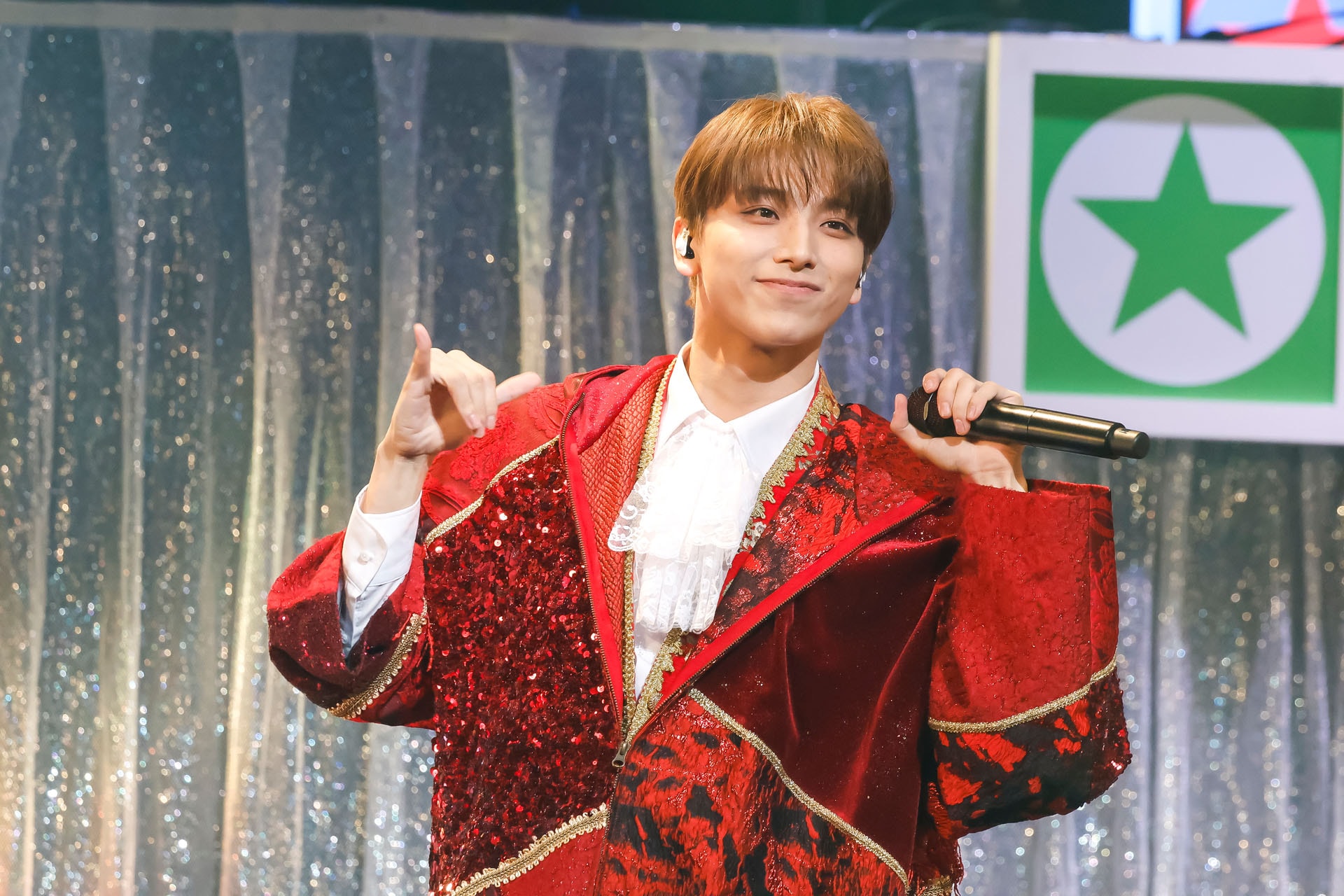 ONE N' ONLY“ワンエンサンタ”がSWAGを笑顔に！Xmasライブでプレゼント