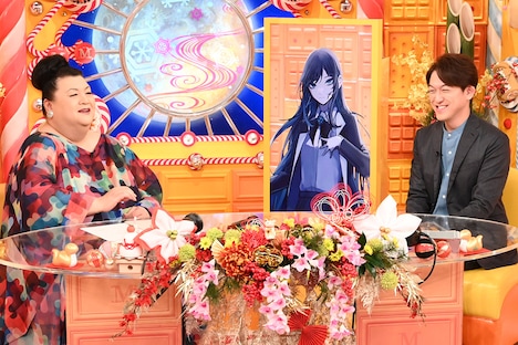 左からマツコ・デラックス、Ado、冨田明宏。©TBS