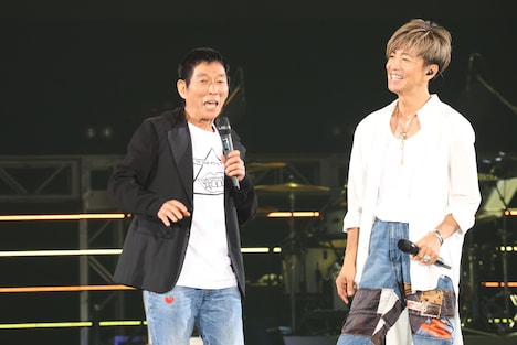左から明石家さんま、木村拓哉。(c)フジテレビ