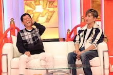 左から明石家さんま、木村拓哉。(c)フジテレビ