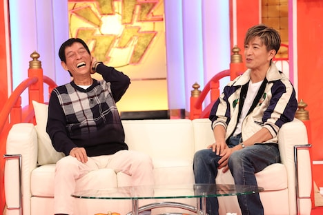 左から明石家さんま、木村拓哉。(c)フジテレビ