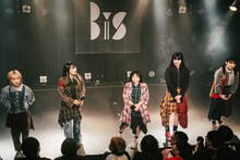 クレナイ・ワールズエンドの自己紹介中のBiS。