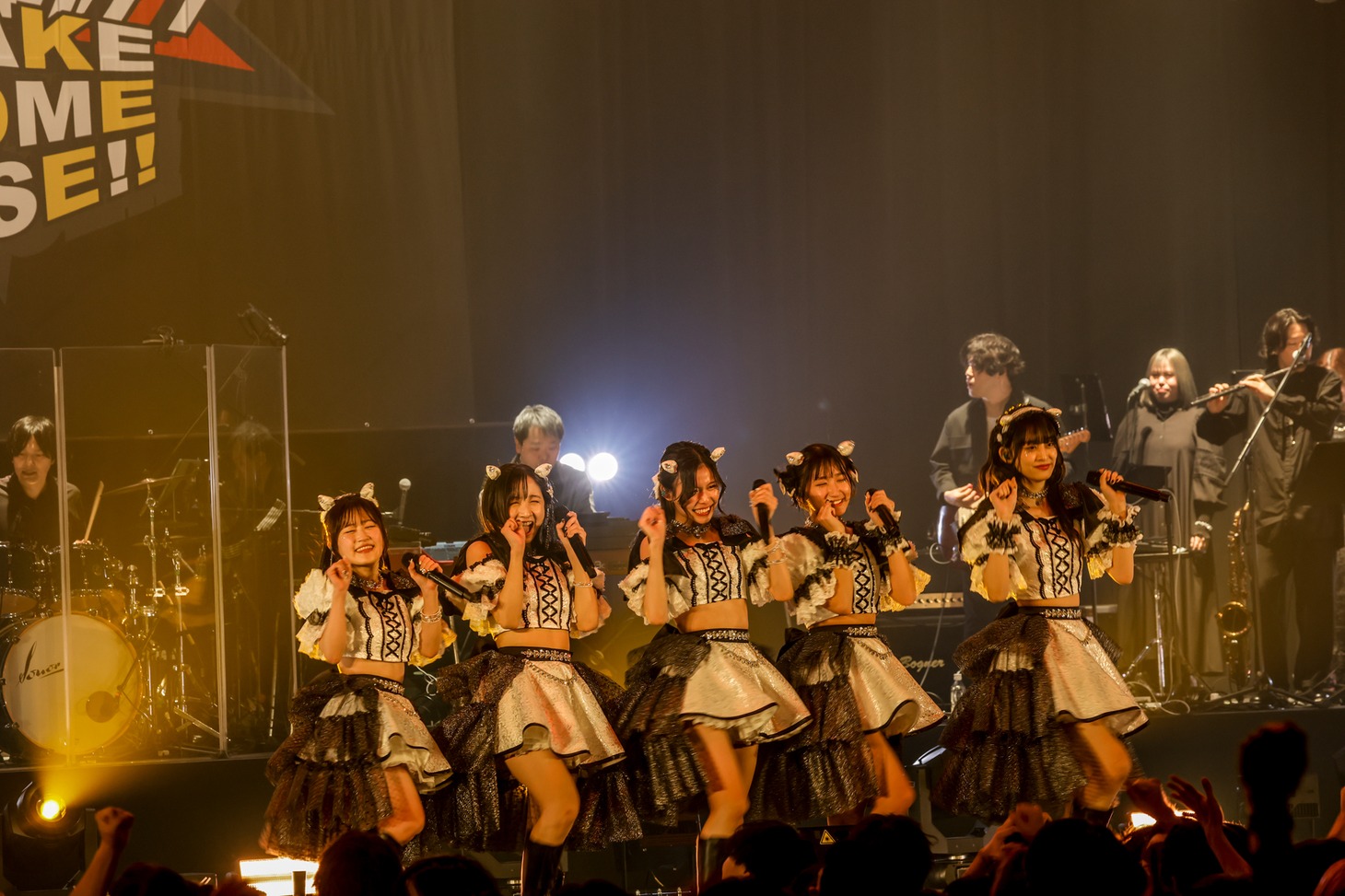 「Devil ANTHEM. 10th Anniversary ONE MAN LIVE『Miraculous Trajectory～すべてが奇跡だった～』」の様子。（撮影：笹森健一）
