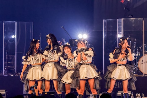 「Devil ANTHEM. 10th Anniversary ONE MAN LIVE『Miraculous Trajectory～すべてが奇跡だった～』」の様子。（撮影：笹森健一）