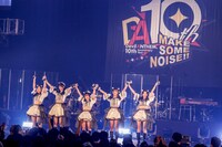 ファンに挨拶をするDevil ANTHEM.。（撮影：笹森健一）