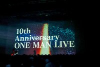 「Devil ANTHEM. 10th Anniversary ONE MAN LIVE『Miraculous Trajectory～すべてが奇跡だった～』」のオープニング映像。（撮影：笹森健一）