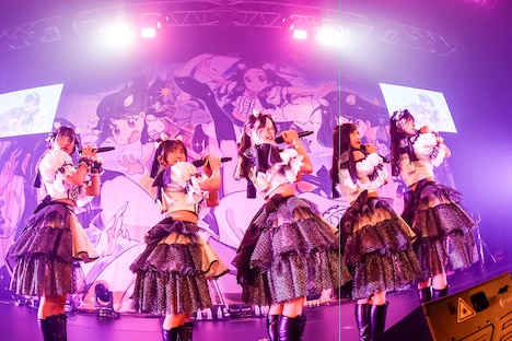 「Devil ANTHEM. 10th Anniversary ONE MAN LIVE『Miraculous Trajectory～すべてが奇跡だった～』」の様子。（撮影：笹森健一）