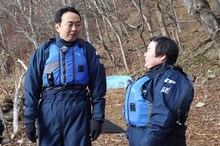 「土曜はナニする!? presents 土曜はカニする!? 北海道で大激突SP」より、田中卓志（アンガールズ）とやす子。