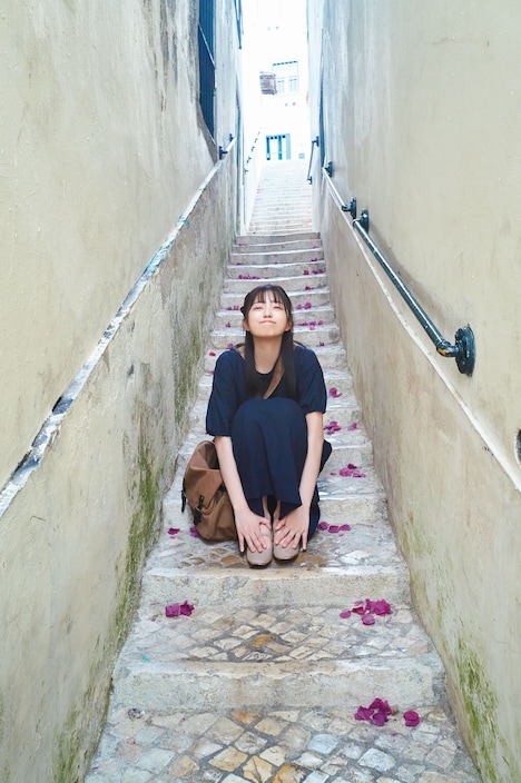 乃木坂46 五百城茉央 1st写真集「未来の作り方」セブンネット限定版の裏表紙。(撮影:藤原宏)