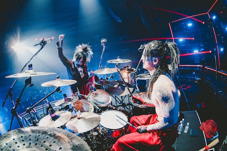 「DEZERT SPECIAL ONEMAN LIVE at NIPPON BUDOKAN『君の心臓を触る』」の様子。（撮影：西槇太一）