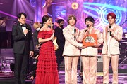 左から安住紳一郎アナウンサー、川口春奈、Mrs. GREEN APPLE。©TBS
